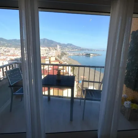 Fuengirola. Bonito En Paseo Maritimo. Espectaculares Vistas Al Mar. Primera Linea *