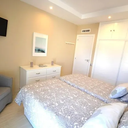 Fuengirola. Bonito En Paseo Maritimo. Espectaculares Vistas Al Mar. Primera Linea * פואנגירולה