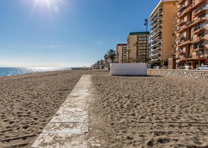 Fuengirola. Bonito En Paseo Maritimo. Espectaculares Vistas Al Mar. Primera Linea