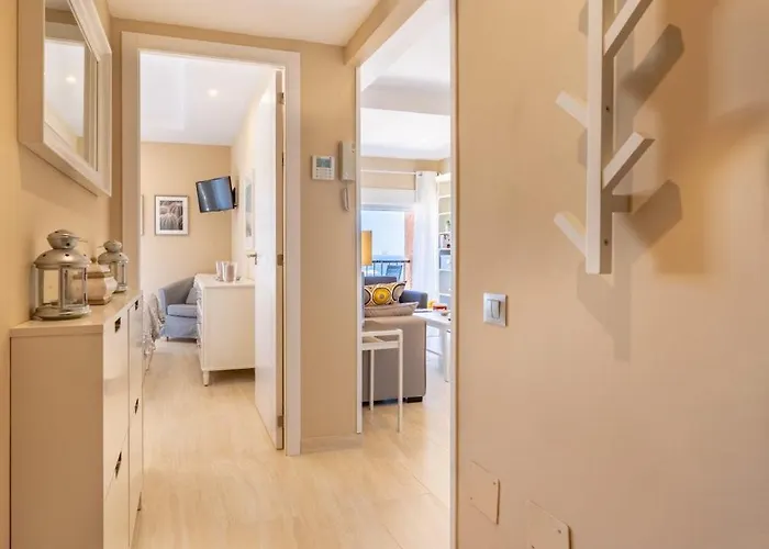 アパート Fuengirola. Bonito En Paseo Maritimo. Espectaculares Vistas Al Mar. Primera Linea フエンヒロラ