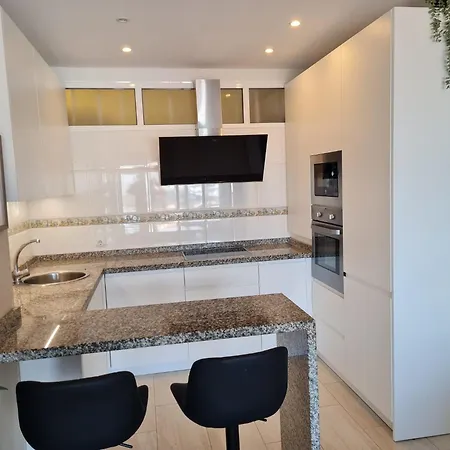 Fuengirola. Bonito En Paseo Maritimo. Espectaculares Vistas Al Mar. Primera Linea *