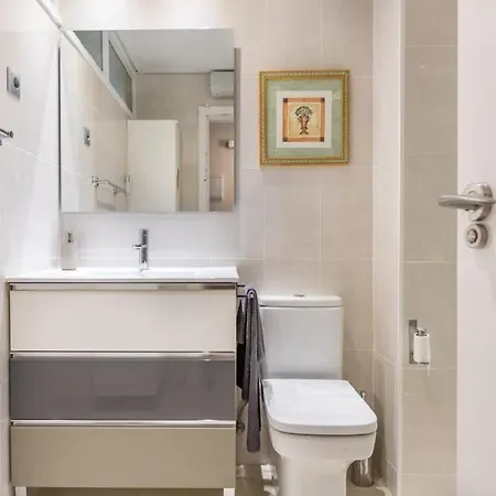 Fuengirola. Bonito En Paseo Maritimo. Espectaculares Vistas Al Mar. Primera Linea * Fuengirola