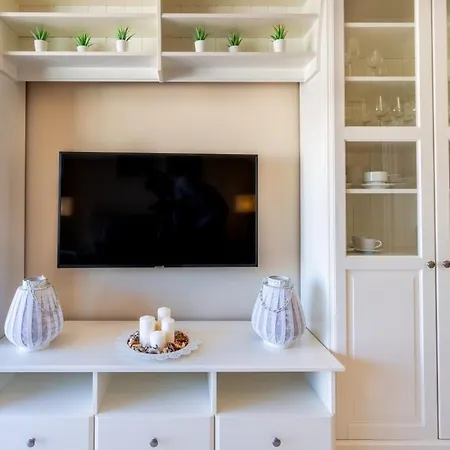 Apartment Fuengirola. Bonito En Paseo Maritimo. Espectaculares Vistas Al Mar. Primera Linea Fuengirola