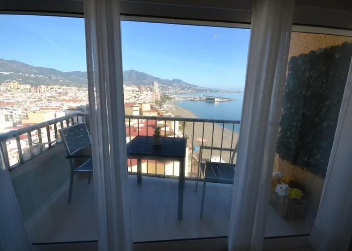 Fuengirola. Bonito En Paseo Maritimo. Espectaculares Vistas Al Mar. Primera Linea *