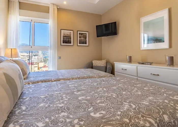 Fuengirola. Bonito En Paseo Maritimo. Espectaculares Vistas Al Mar. Primera Linea Apartment