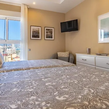 Fuengirola. Bonito En Paseo Marítimo. Espectaculares Vistas Al Mar. Primera Línea Apartamento
