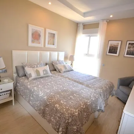 Apartamento Fuengirola. Bonito En Paseo Marítimo. Espectaculares Vistas Al Mar. Primera Línea